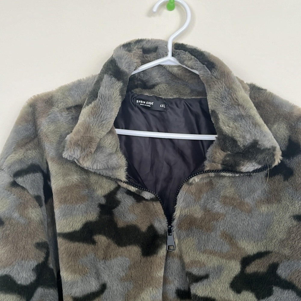 SHEIN Curve 4XL Camouflage 1/4 zip up pullover / zip up jacket